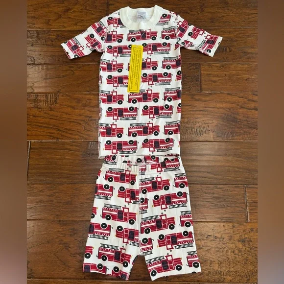 NWT Hanna Andersson Firetruck short john pajamas size 120 (6-7) - Picture 1 of 3